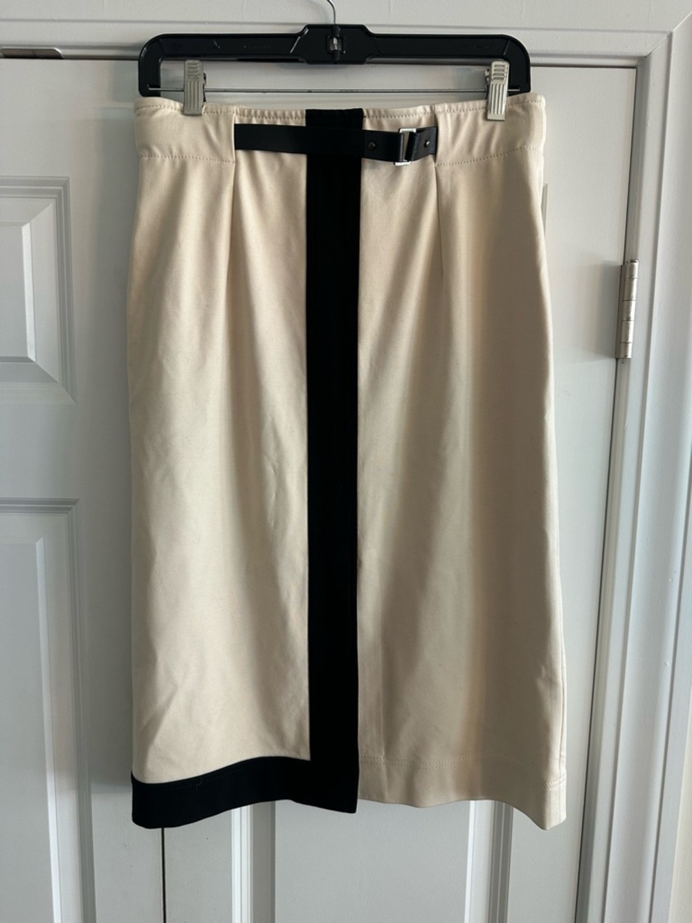 Worth Cream A-Line Belted  Skirt with Black Trim
Size 8